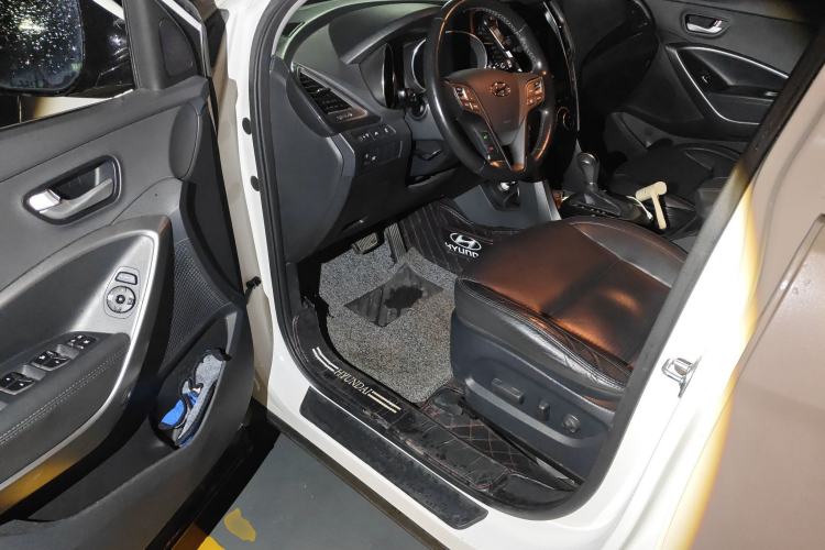 Used Hyundai Santa Fe 2013 2.4L Automatic Two-Wheel Drive Smart Version