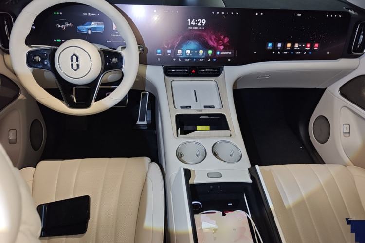 Used Hima AITO M8 2025 Model, Pure Electric Max+ Six-Seat Long-Range Version Center Console