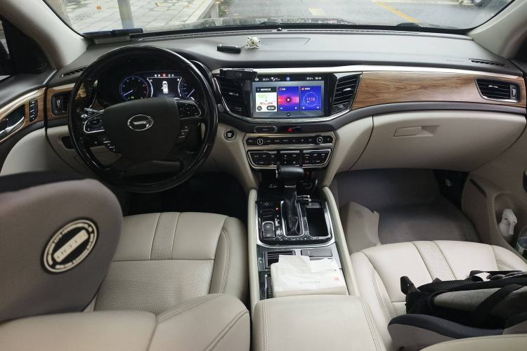 Used GAC Trumpchi GS8 2017 320T Two-Wheel Drive Luxury Smart Connectivity Version (7 Seats)
