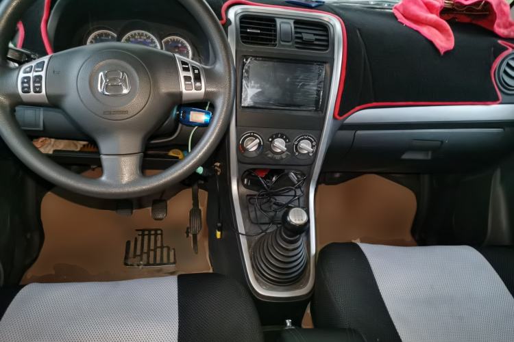 Used Suzuki Wagon R X5 2013 Cruise Edition 1.4L VVT Luxury Model China IV Standard Center Console