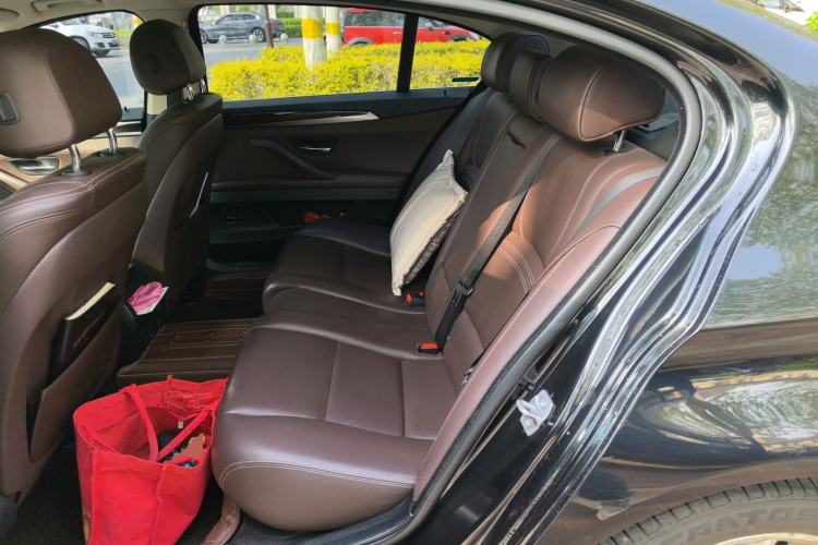 Used BMW 5 Series 2014 525Li Luxury Design Package Left Rear Seat