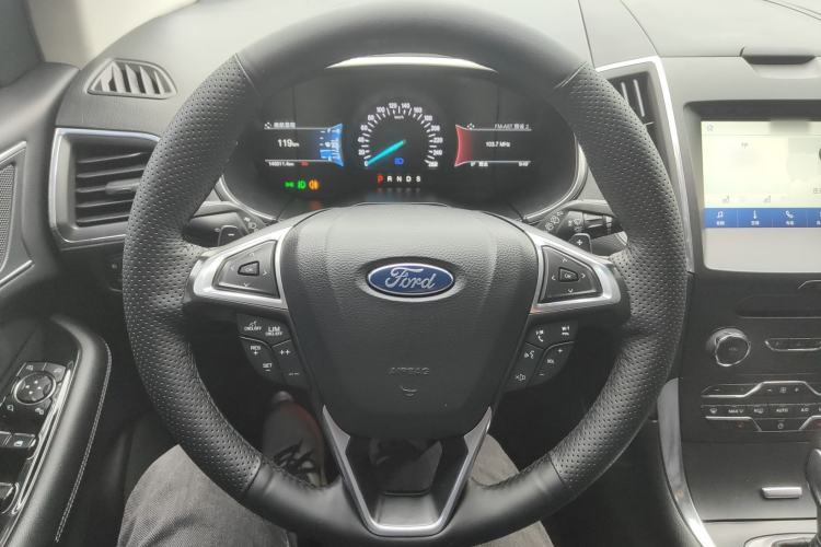 Used Ford Edge 2017 EcoBoost 245 Two-Wheel-Drive Sporty 7-Seater
