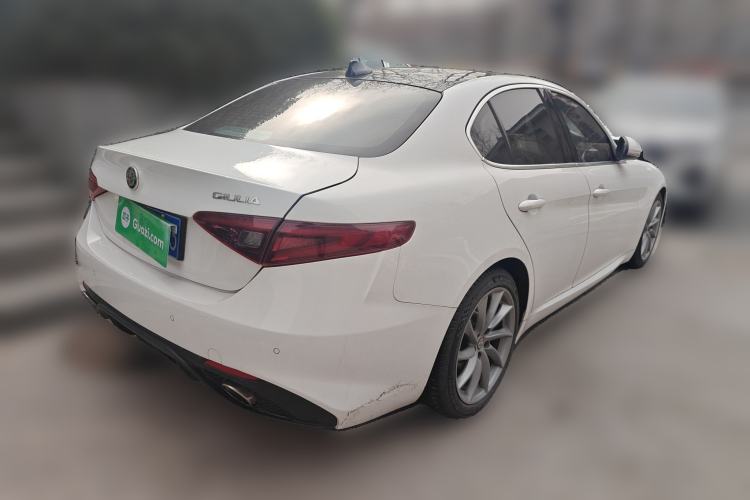 Used Alfa Romeo Giulia 2017 2.0T 280HP Luxury Edition Rear Right 45 Deg