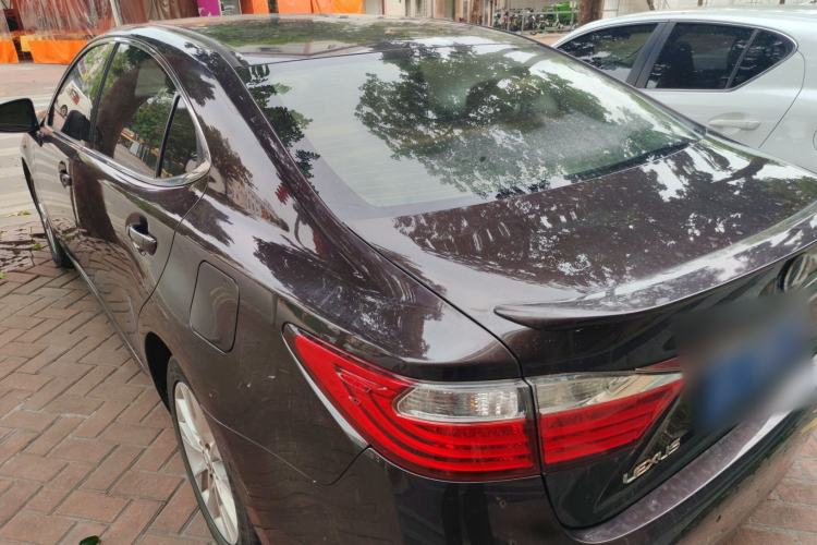 Used Lexus ES 2013 300h Elite Edition
