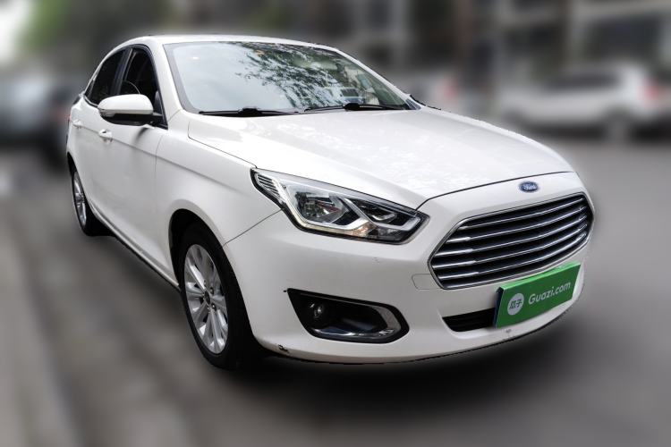 Used Ford Escort 2015 1.5L Automatic Fashion Model Front Right 45 Deg