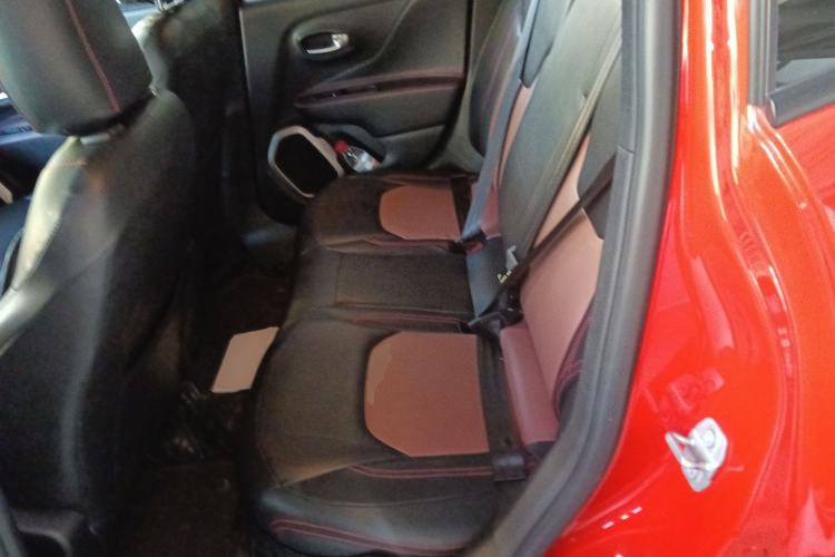 Used Jeep Renegade 2018 Connected Large Screen Version 180T Automatic High-Energy Edition Left Rear Seat