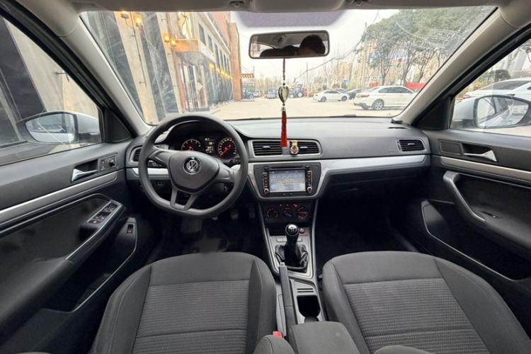 Used Volkswagen Lavida 2015 1.6L Manual Fashion Edition
