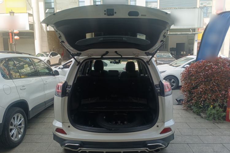 Used Toyota RAV4 2016 2.0L CVT Two-Wheel Drive Fashion Edition China V Standard
