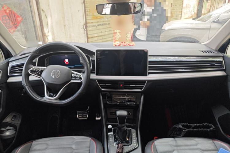 Used Volkswagen Tiguan L 2023 330TSI Automatic Two-Wheel Drive R-Line Flagship Edition Center Console