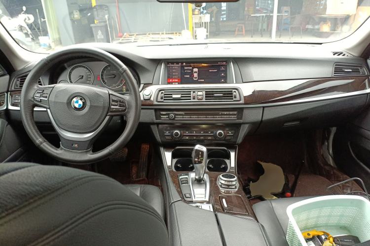 Used BMW 5 Series 2014 525Li Leading Model
