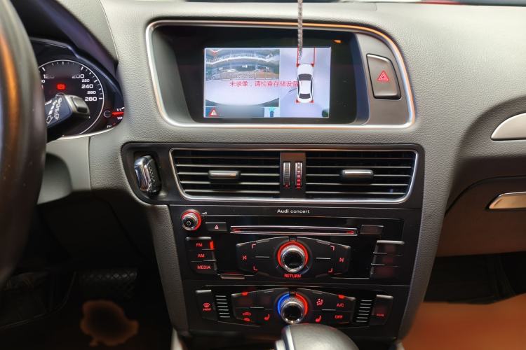 Used Audi Q5 2017 40 TFSI Ambition Edition Audio And AC Panel