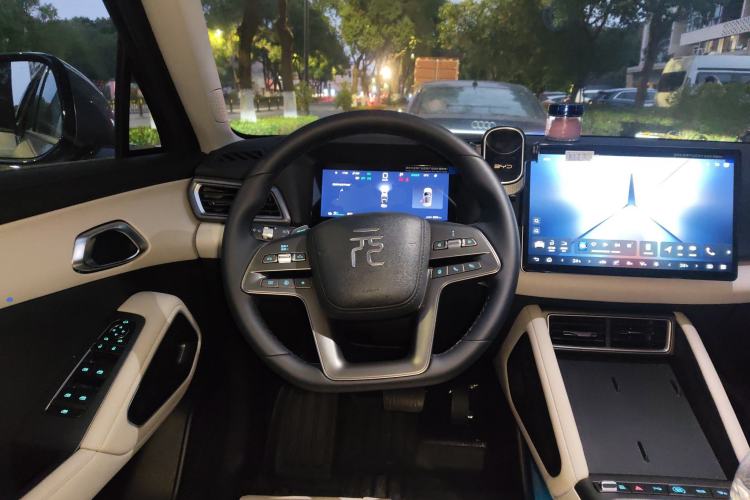 Used BYD Yuan UP 2025 Intelligent Driving Version 401 KM Dynamic Edition Steering Wheel