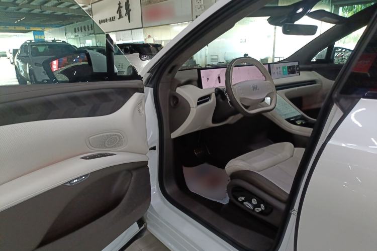 Used IM LS7 2023 100kWh Lux All-Wheel-Drive Version