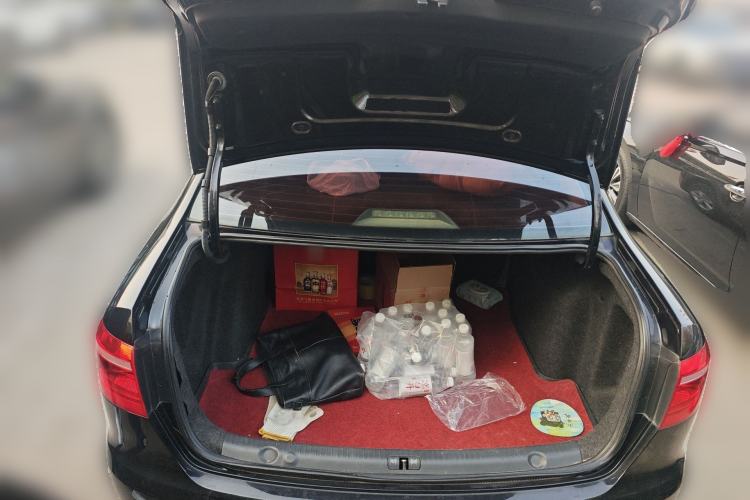 Used Volkswagen Lavida 2013 Revised Classic 1.6L Manual Fashion Edition Trunk