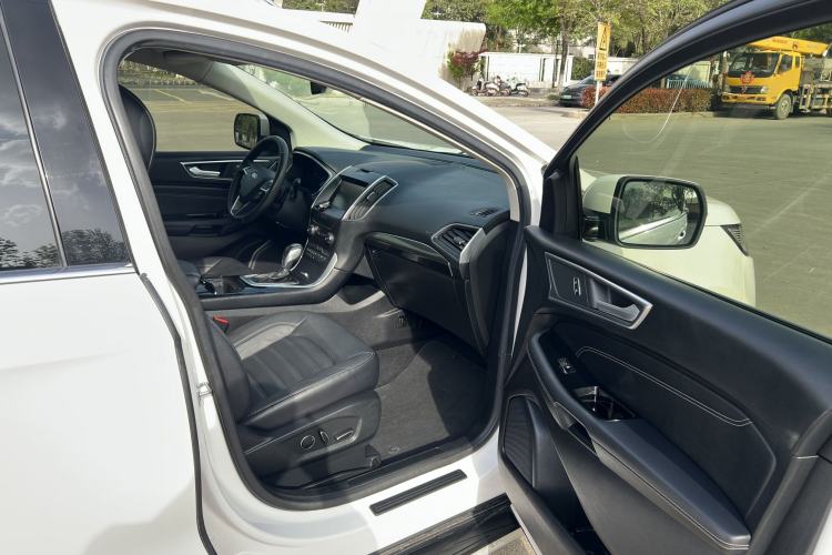 Used Ford Edge 2015 2.0T GTDi 4x4 High-Grade Model
