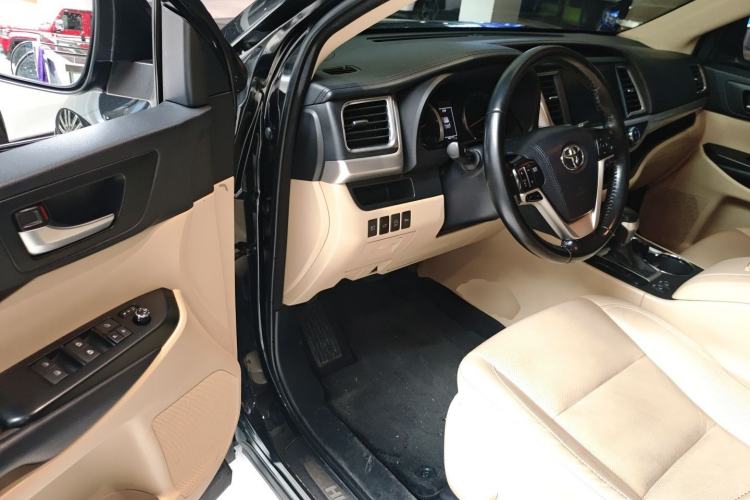 Used Toyota Highlander 2018 2.0T Four-Wheel Drive Prestige Version 7 Seats China VI Standard
