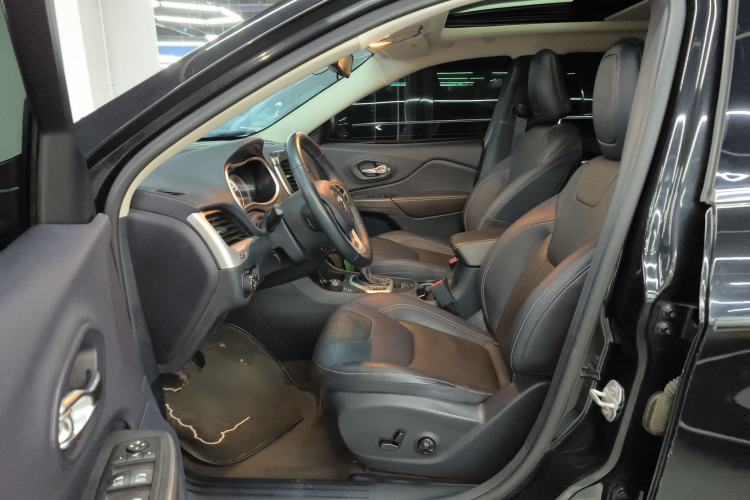 Used Jeep Cherokee 2016 2.4L Professional Smart Version