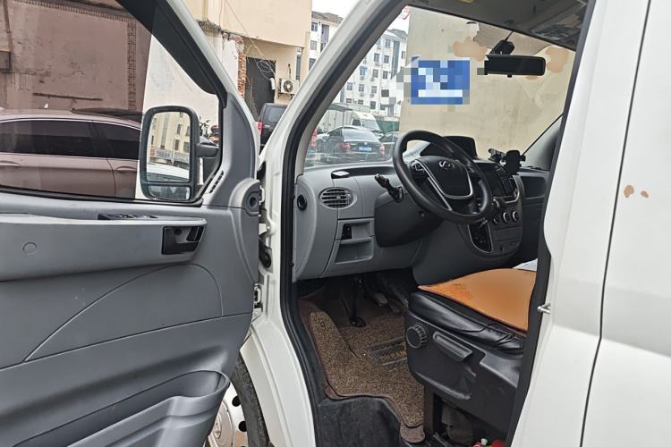 Used SAIC MAXUS Xintu V80 2019 2.5T Classic Model AMT Aoyuntong Long Wheelbase Mid-Roof 7-Seater
