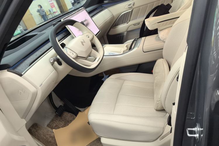 Used ONVO Luxeed L90 2025 Model—Max Six-Seater Version
