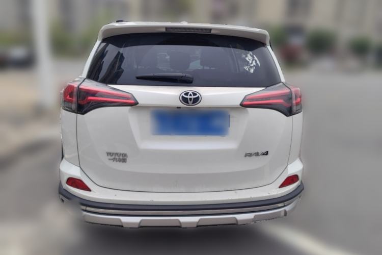 Used Toyota RAV4 2019 2.0L CVT Two-Wheel Drive Fashion X Limited Edition China VI Standard Rear