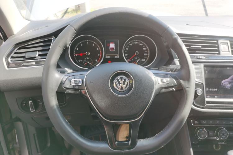 Used Volkswagen Tiguan L 2017 330TSI Automatic Two-Wheel Drive Flagship Edition