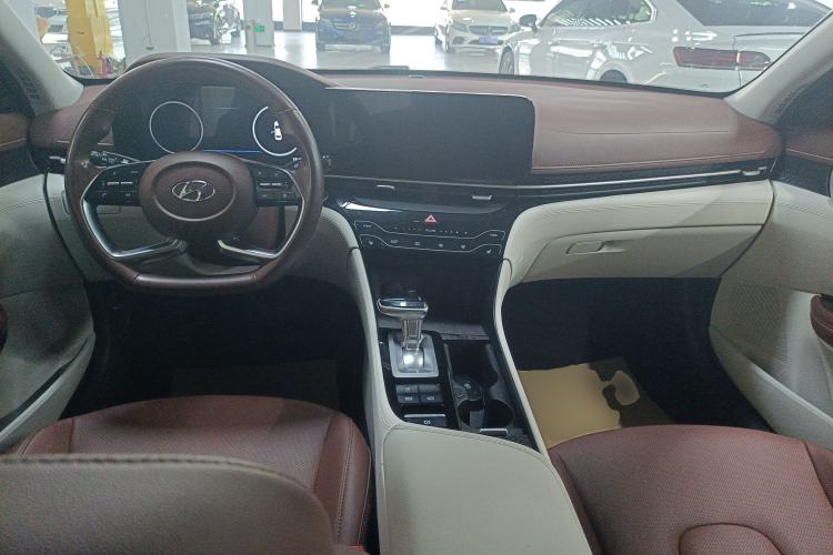 Used Hyundai Mistra 2021 1.8L CVT LUX Premium Edition
