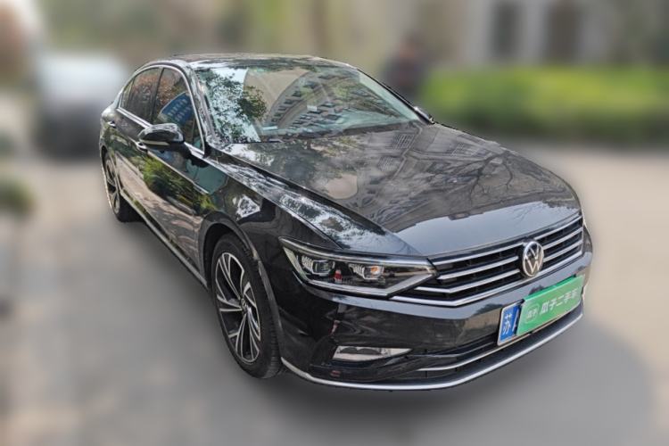 Used Volkswagen Magotan 2021 330TSI DSG 30th Anniversary Edition Front Right 45 Deg