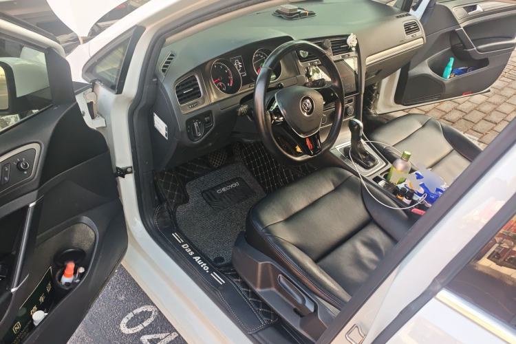 Used Volkswagen Golf 2016 230TSI Automatic Comfort Version
