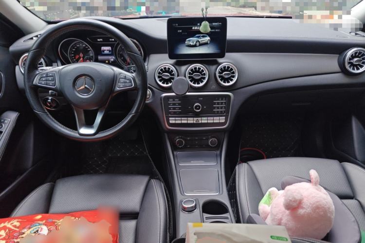 Used Mercedes-Benz GLA 2018 GLA 220 4MATIC Sport Edition Center Console