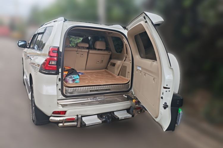 Used Toyota Prado 2018 4.0L VX External Mount Genuine Leather Single Differential Middle East Specification Trunk