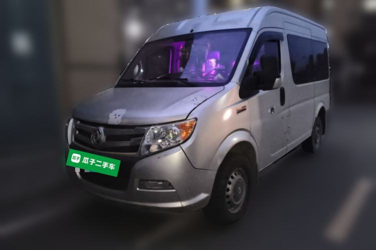 Used Dongfeng Yufeng 2018 2.5T Logistics Vehicle A100 Short Wheelbase Mid-Roof 5-9 Seater China V Standard ZD25