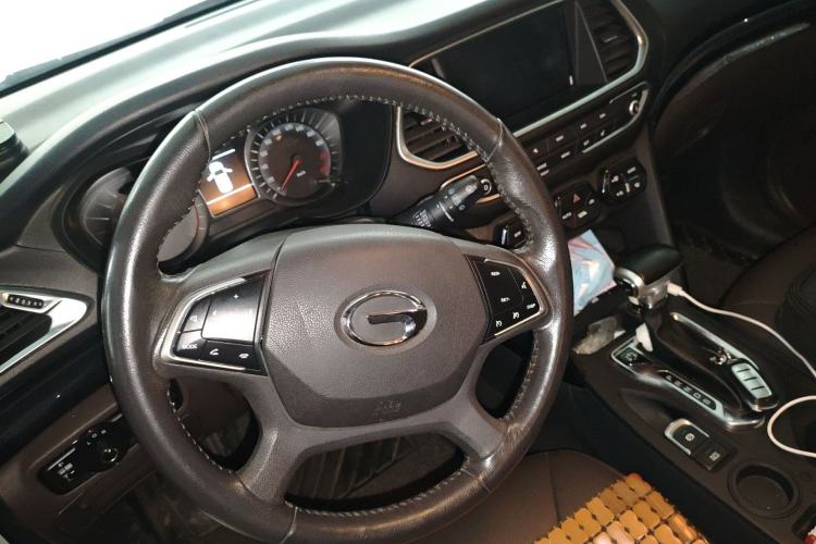 Used GAC Trumpchi GS4 2017 235T Automatic Two-Wheel Drive Luxury Smart Connectivity Version Steering Wheel