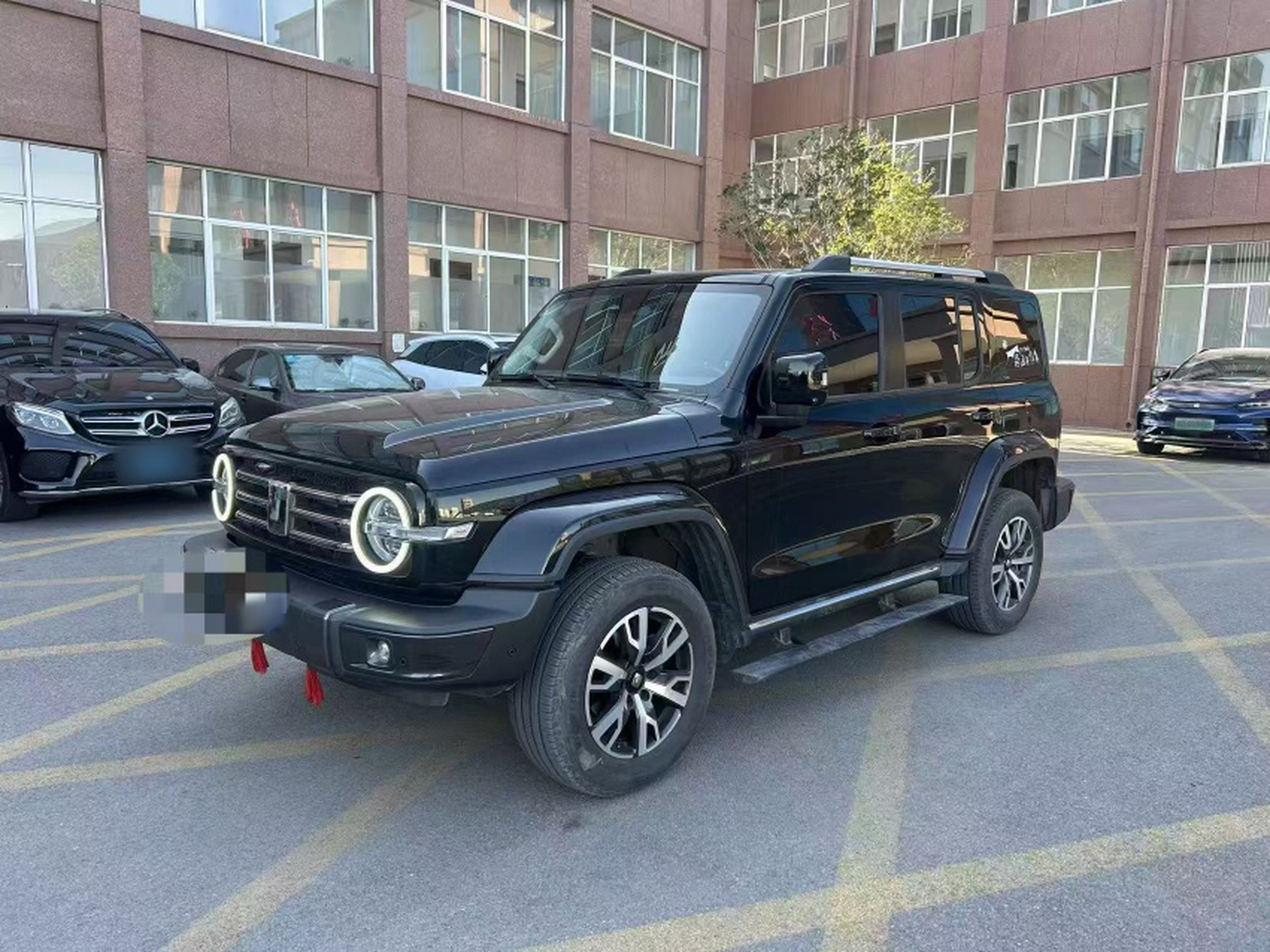Под передней частью автомобиля