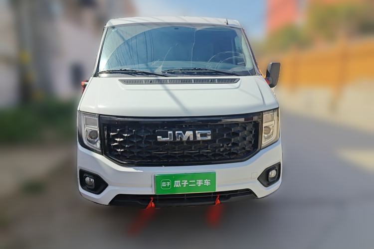 Used JMC Fushun 2023 2.0T Automatic Short-Wheelbase Low-Roof Commercial Van 2/3 Seats with Dual-Opening Tailgate Front