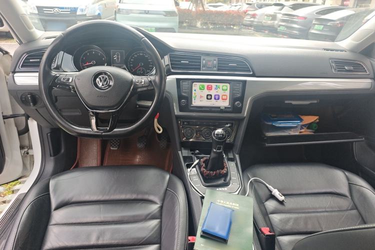 Used Volkswagen Lamando 2015 280TSI Manual Comfort Edition Center Console