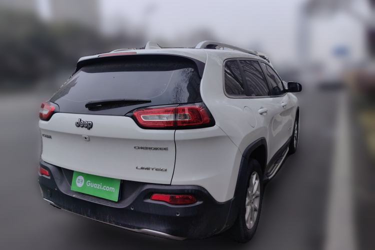 Used Jeep Cherokee 2017 2.0L Superior Edition
