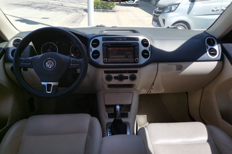Used Volkswagen Tiguan 2015 1.8TSI Automatic Two-Wheel Drive Comfort Edition Center Console