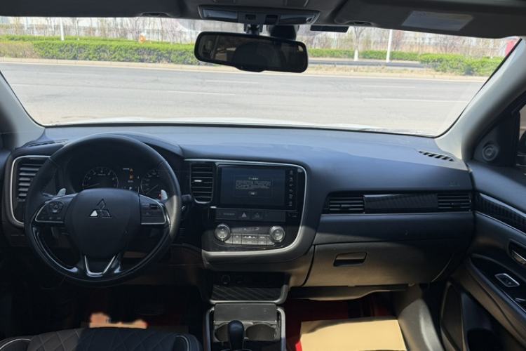 Used Mitsubishi Outlander 2021 2.4L 4x4 Zhi Xiang Edition 7 Seats
