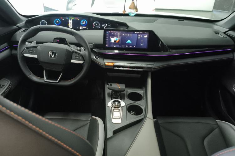 Used CHANGAN UNI-V 2023 1.5T Prestige Model
