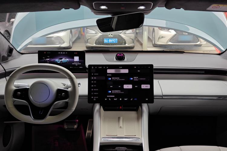 Used Hima Luxeed S7 2025 705 km Max Center Console