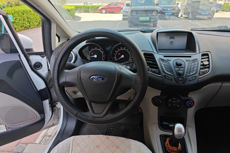 Used Ford Fiesta 2013 Sedan 1.5L Manual Fashion Edition Steering Wheel