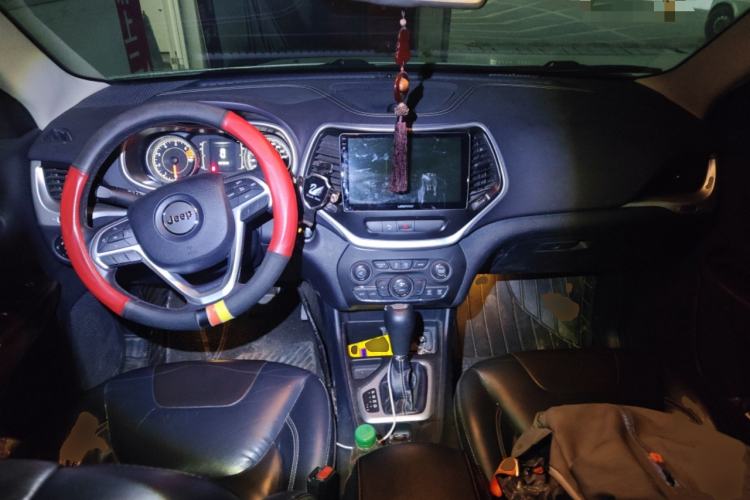 Used Jeep Cherokee 2016 2.4L Leading Edition
