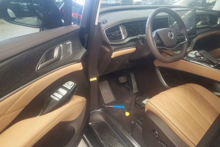 Used Denza D9 2024 DM-i 980 Four-Wheel Drive Prestige Model
