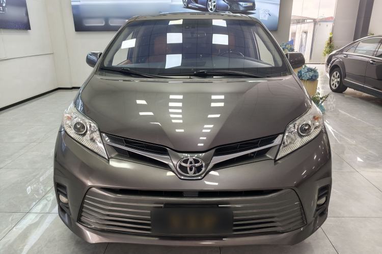 Used Toyota Sienna 2019 3.5L Two-Wheel Drive LE Trim 7 Seats U.S. Specification