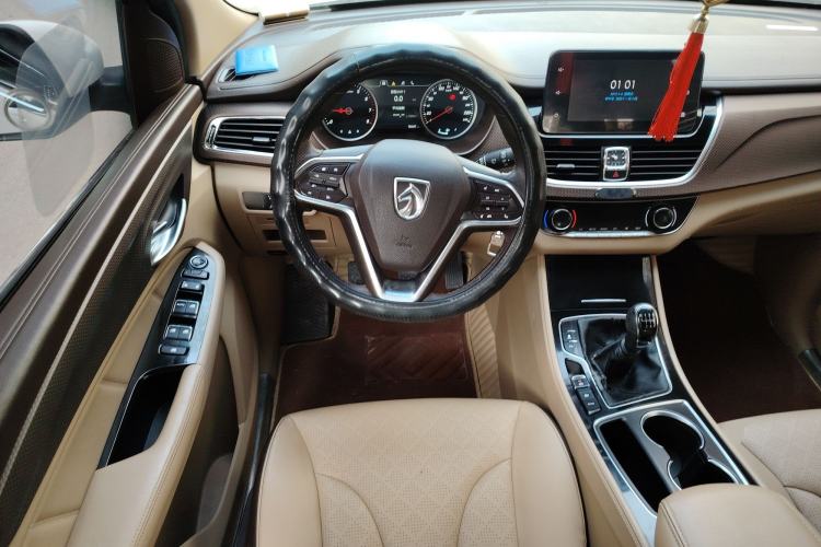 Used Baojun 730 2017 1.5T Manual Style 7 Seats China V
