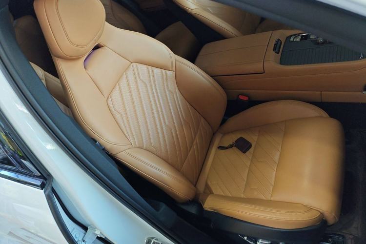 Used Lynk & Co 09 2021 2.0T Halo Six-Seater