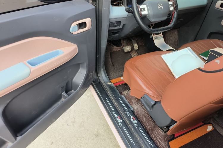 Used Chery QQ Ice Cream 2024 Youth Edition 205km Milkshake