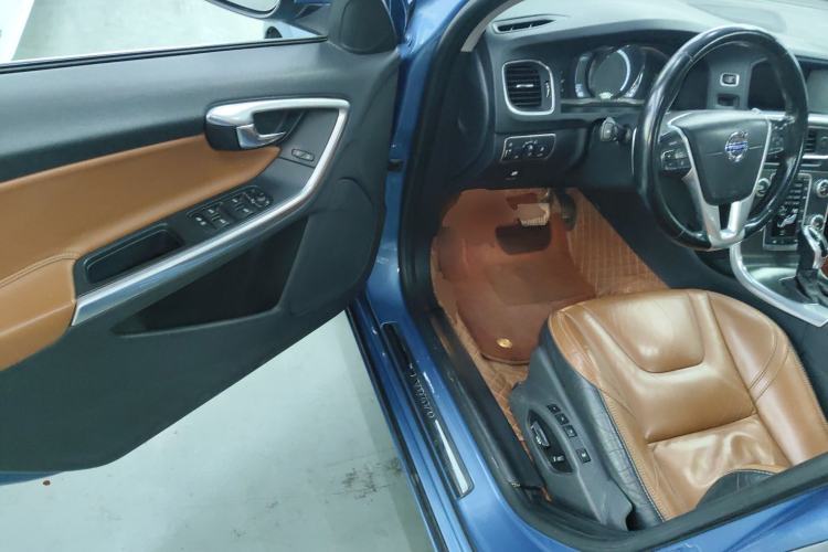 Used Volvo V60 2014 Restyled T5 Zhiya Edition Driver Seat