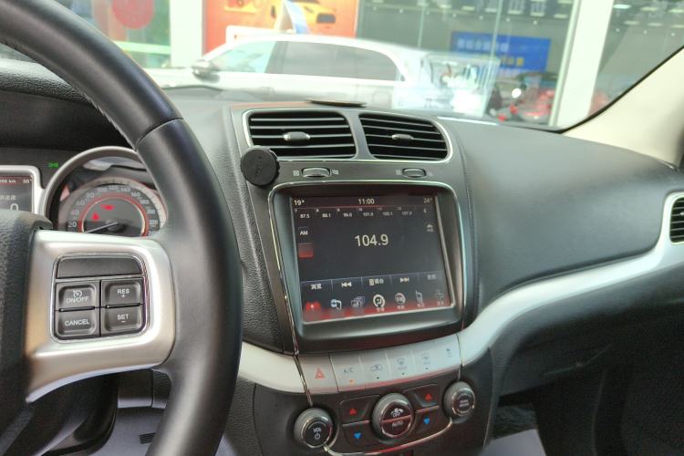 Used Dodge Journey 2013 2.4L Two-Wheel Drive Luxury Version