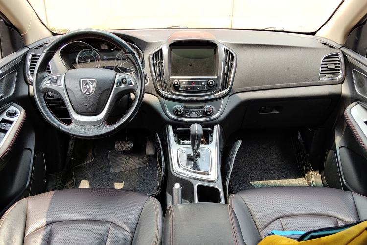 Used Baojun 560 2016 1.8L iAMT Luxury Model Center Console